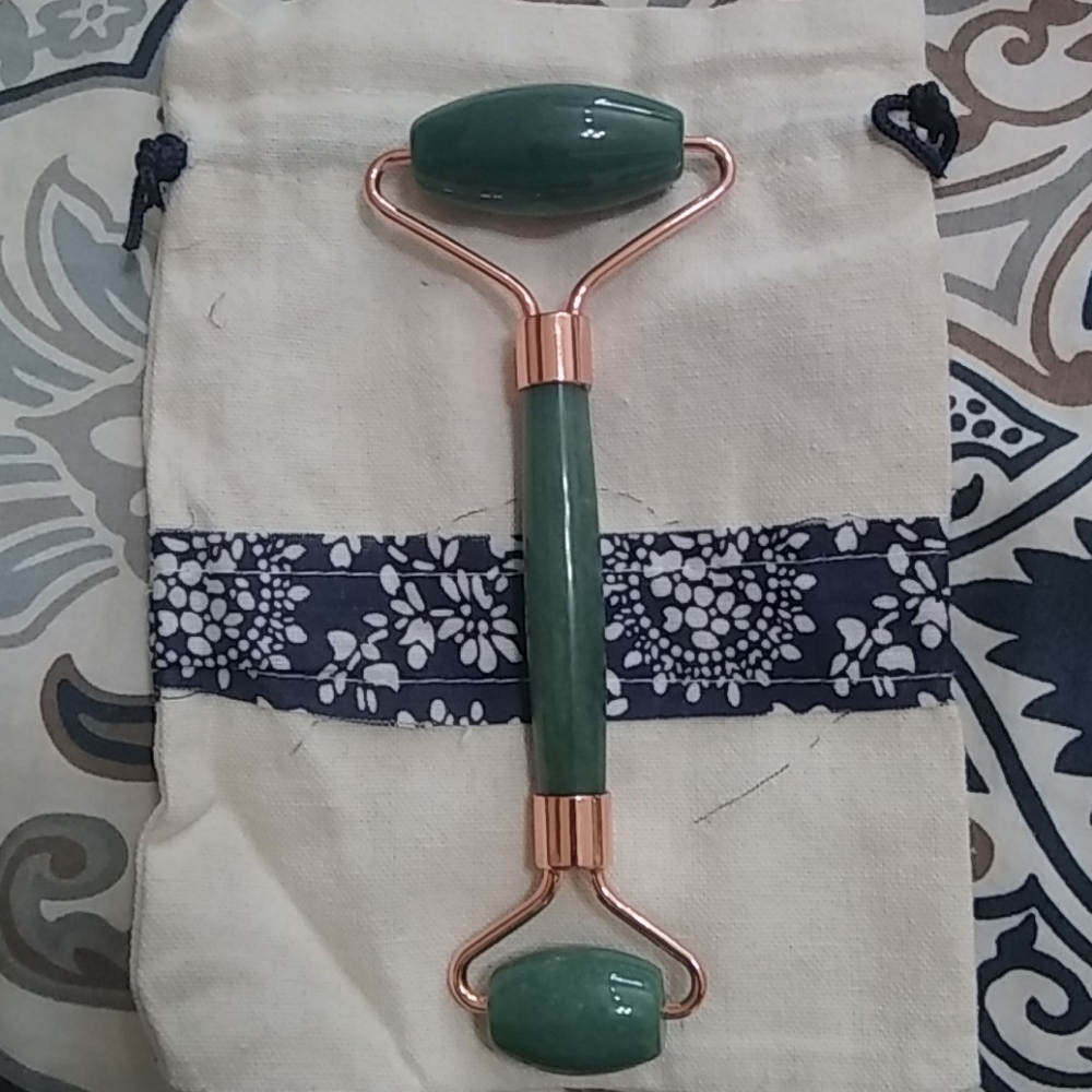 Pre owned jade and gold facial roller with bag